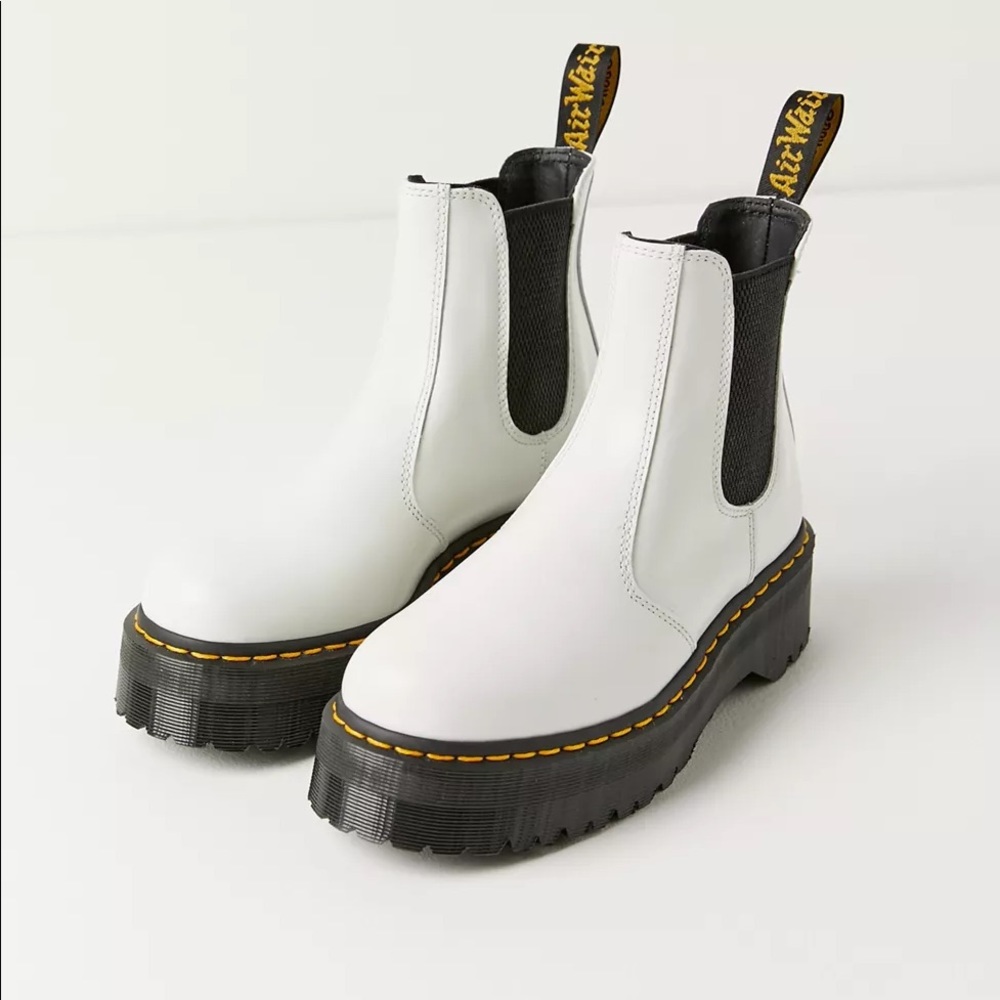 Dr. Martens 2976 Quad Chelsea Boot